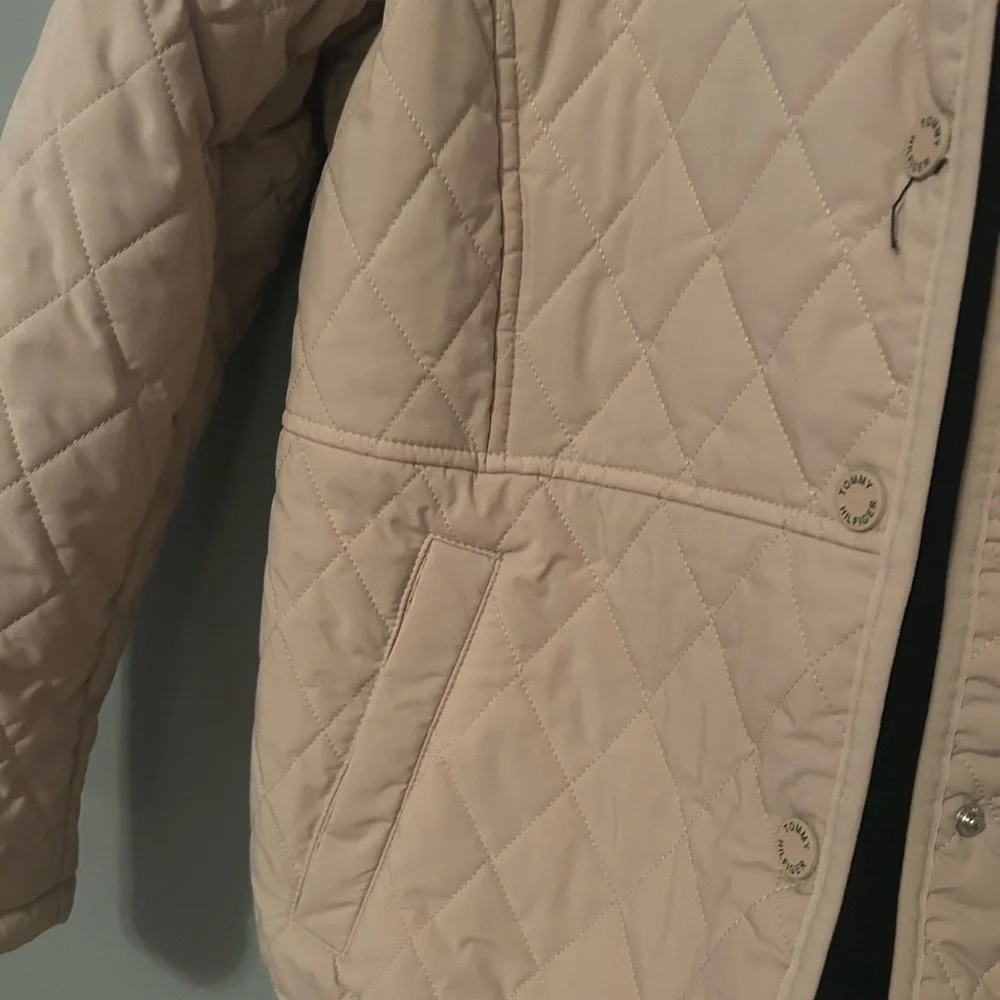 Tommy Hilfiger Tan Puffer Jacket with Quilted Design - Picture 14 of 15